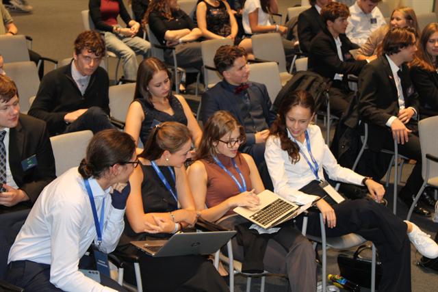 The audience at the closing ceremony.